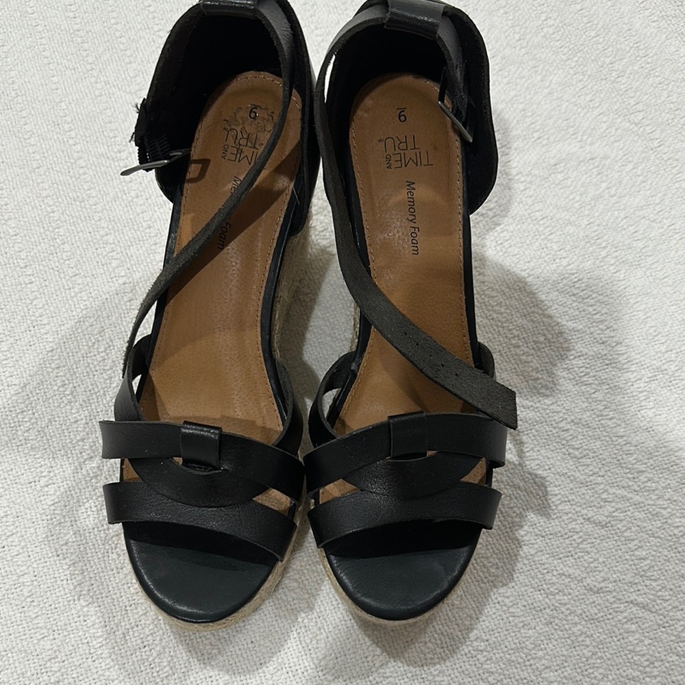 Time and Tru Black Women's Sandals